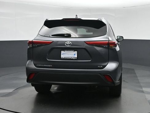 Used 2023 Toyota Highlander XLE FWD image 6