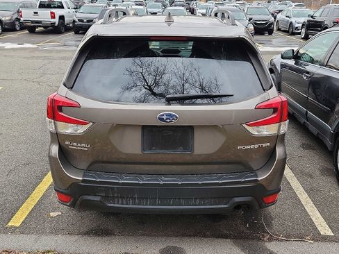 Used 2023 Subaru Forester Premium image 5