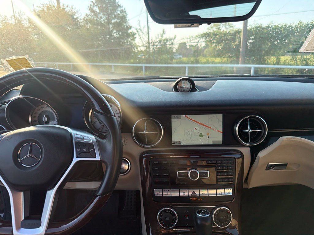 Used 2014 Mercedes-Benz SLK 350 image 11