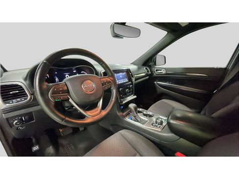 Used 2019 Jeep Grand Cherokee Laredo AWD/4WD image 11
