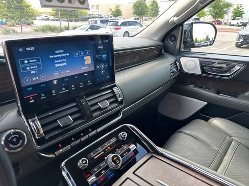 Used 2022 Lincoln Navigator L Black Label AWD/4WD image 23