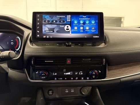 Used 2024 Nissan Rogue Platinum FWD image 14