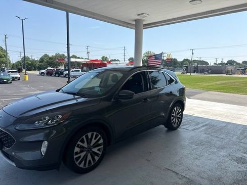 Used 2020 Ford Escape Titanium w/ Titanium Premium Package 2.0 FWD image 6