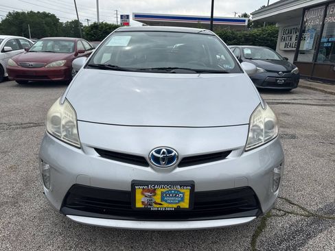 Used 2013 Toyota Prius Three w/ Solar Roof Pkg FWD image 2