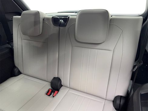 Used 2024 Volkswagen Tiguan SE R-Line image 39