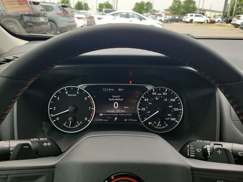 Used 2025 Nissan Rogue SV AWD/4WD image 17
