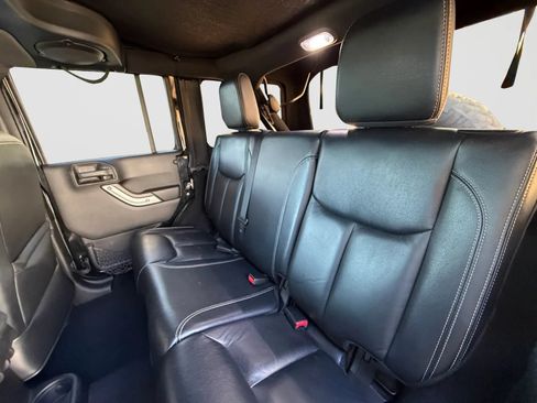 Used 2013 Jeep Wrangler Unlimited Rubicon w/ Connectivity Group AWD/4WD image 15