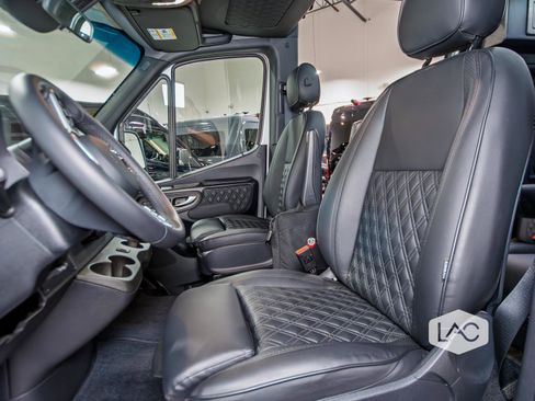 Used 2023 Mercedes-Benz Sprinter 3500 image 26