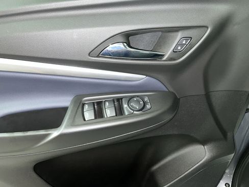 Used 2023 Chevrolet Bolt EUV LT w/ Convenience Package FWD image 13