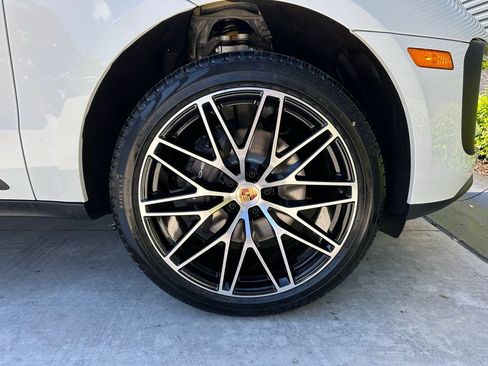 Certified 2026 Porsche Macan AWD/4WD image 42