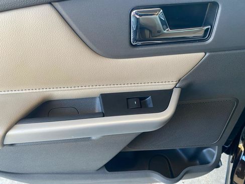 Used 2013 Ford Edge SEL FWD image 23
