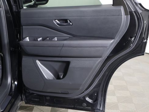 Used 2024 Nissan Pathfinder S image 23