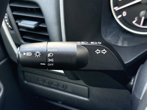 Used 2024 Nissan Rogue S image 17