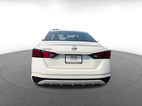 Used 2025 Nissan Altima 2.5 SV FWD image 12