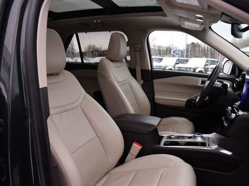 Used 2023 Ford Explorer Platinum w/ Technology Package image 16