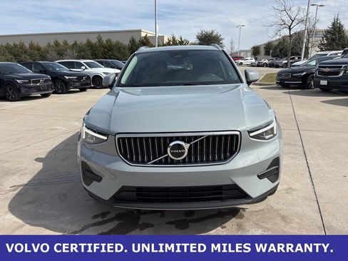 Certified 2025 Volvo XC40 B5 Core image 2