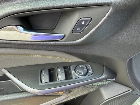 Used 2025 Chevrolet Trax ACTIV image 12