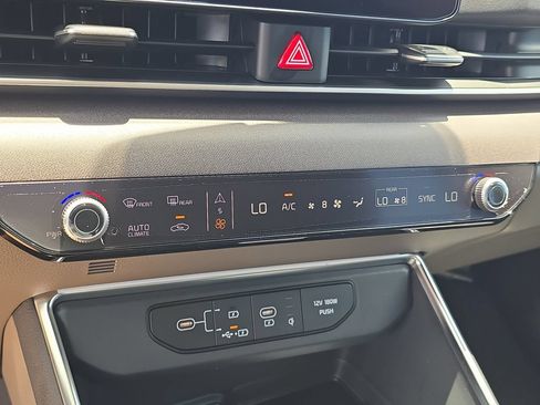 New 2026 Kia Carnival EX FWD image 25