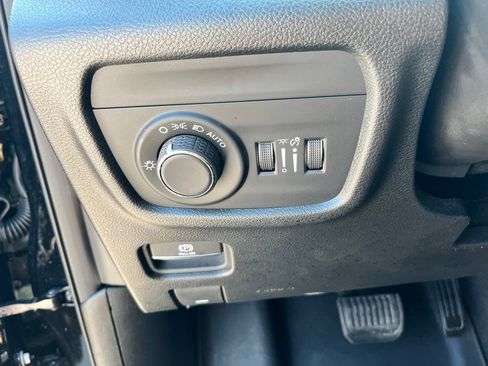Used 2025 Jeep Grand Cherokee Altitude AWD/4WD image 15