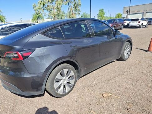 Used 2024 Tesla Model Y Long Range AWD/4WD image 11
