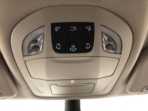 Used 2023 Chrysler Pacifica Touring-L image 19