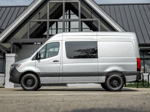 Used 2025 Mercedes-Benz Sprinter 2500 image 3