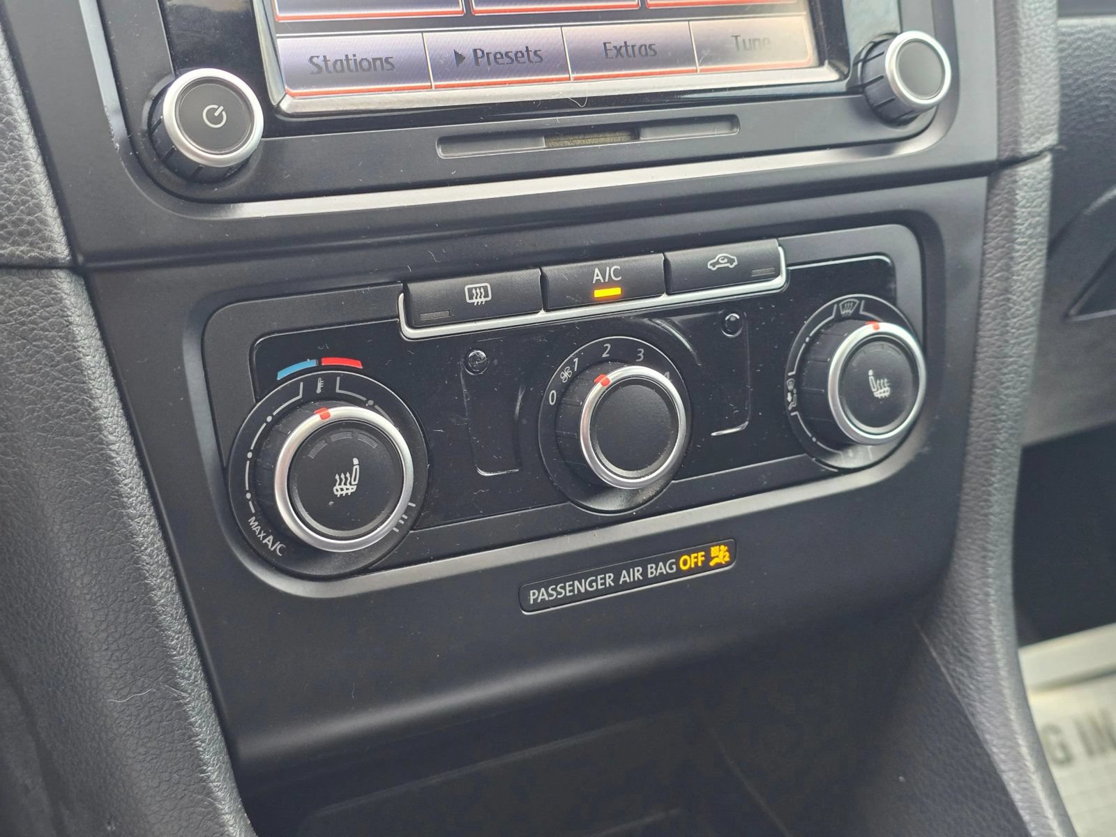 Used 2014 Volkswagen Golf 4-Door FWD image 32