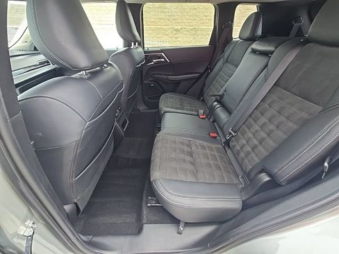 Used 2025 Mitsubishi Outlander SE FWD image 31
