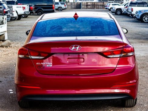 Used 2017 Hyundai Elantra SE image 4