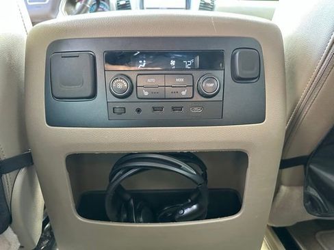 Used 2018 GMC Yukon SLT w/ Premium Edition image 32