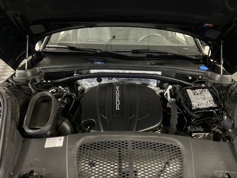 Used 2019 Porsche Macan AWD/4WD image 38