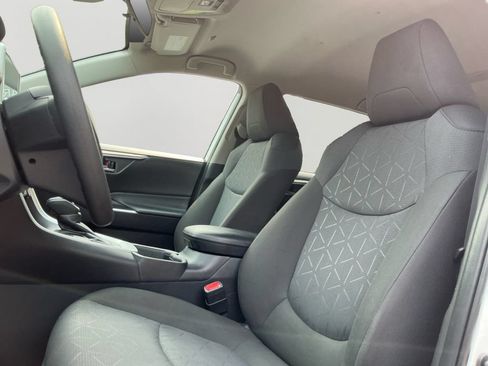 Used 2025 Toyota RAV4 XLE AWD/4WD image 19