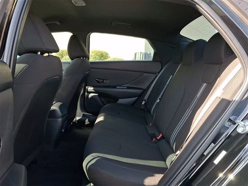 Used 2025 Hyundai Elantra Sport image 10