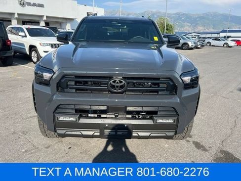 Used 2025 Toyota 4Runner SR5 AWD/4WD image 10