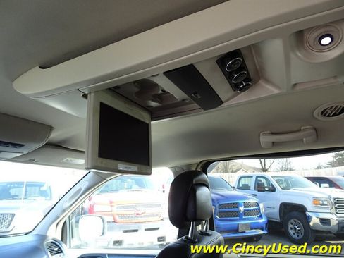 Used 2014 Chrysler Town & Country Touring-L w/ Driver Convenience Group FWD image 26
