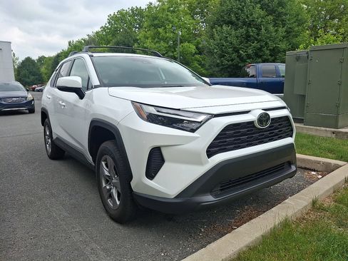 Used 2025 Toyota RAV4 XLE AWD/4WD image 1