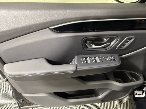 Used 2025 Honda Pilot EX-L image 14