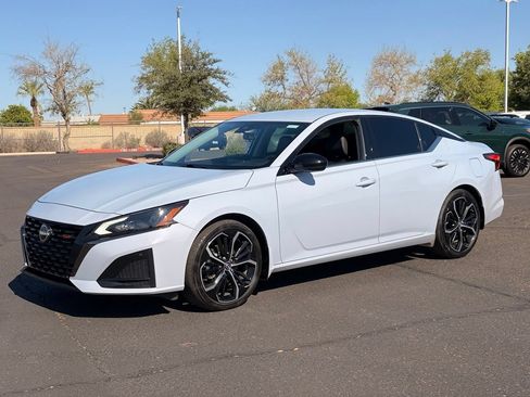 Certified 2023 Nissan Altima 2.5 SR FWD image 2