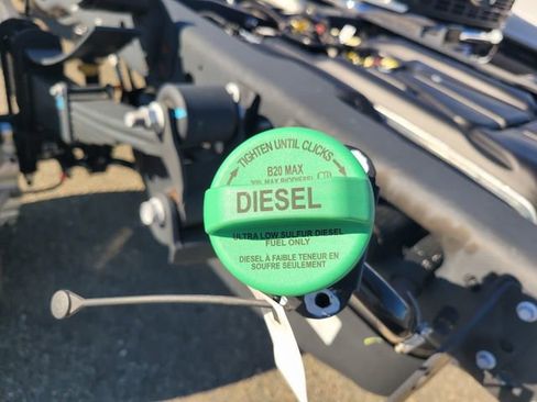 New 2025 Ford F550 4x4 SuperCab Super Duty image 13