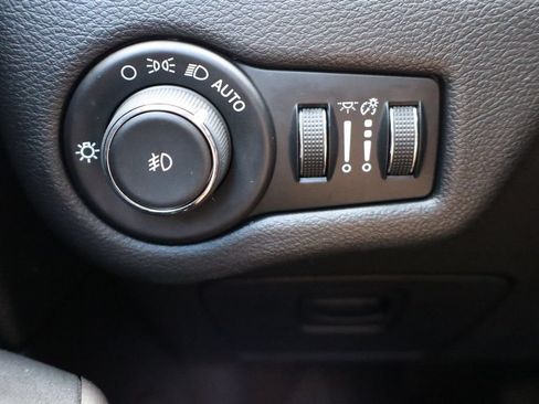 Used 2020 Jeep Cherokee Latitude Plus AWD/4WD image 22