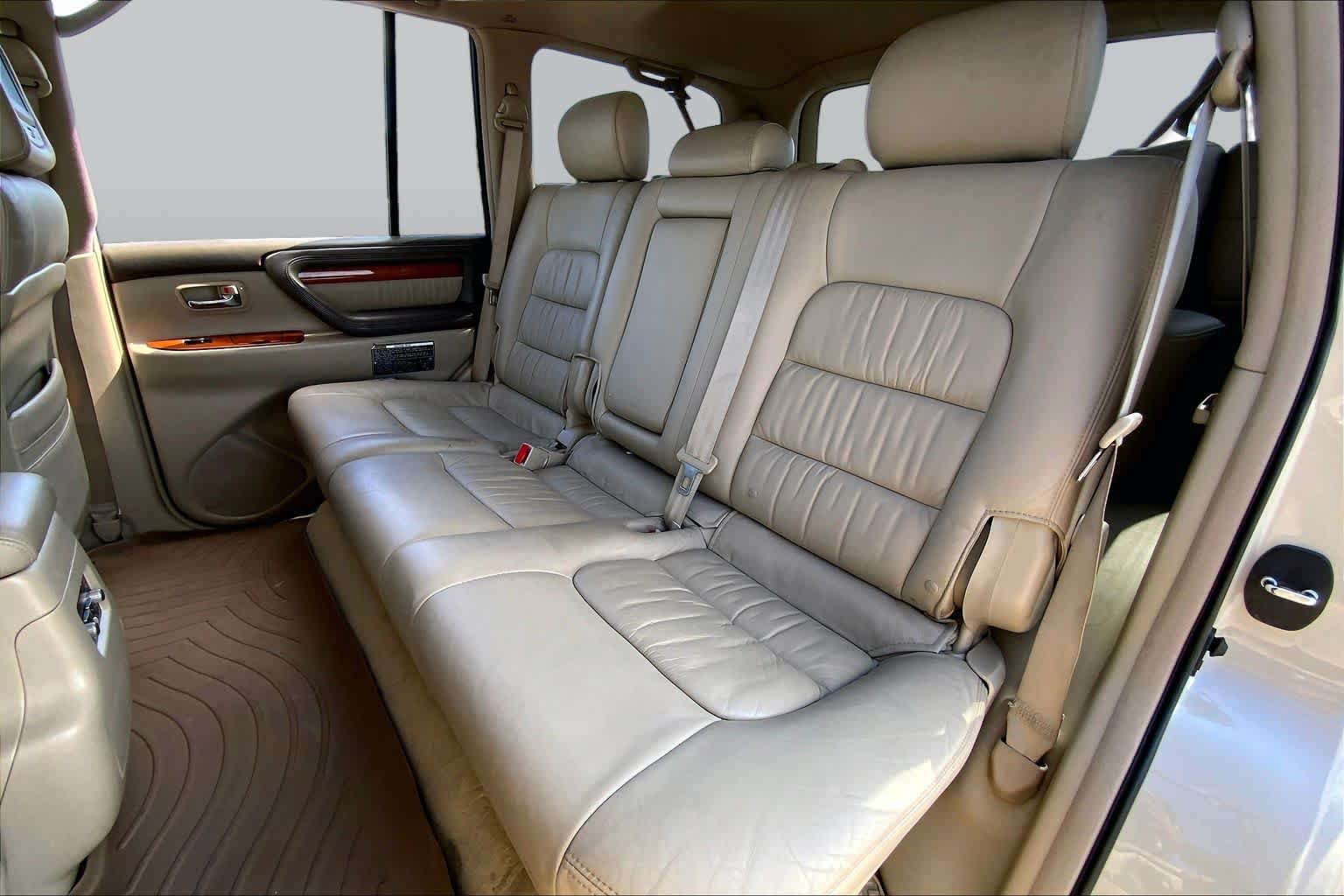 Used 2005 Lexus LX 470 4WD w/ Preferred Accessory Pkg image 19
