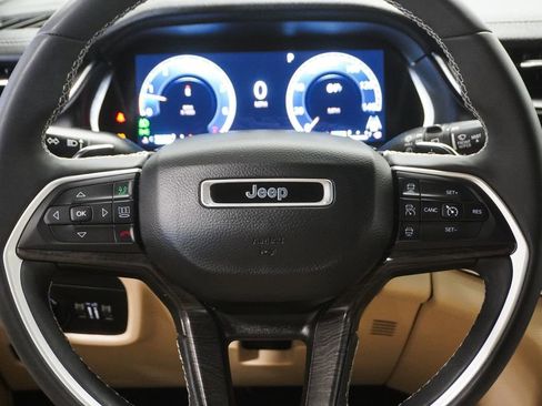 Used 2023 Jeep Grand Cherokee L Limited image 25