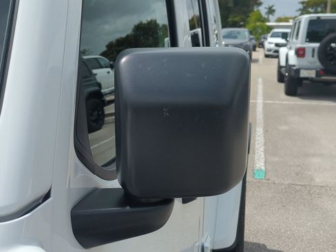 Used 2025 Jeep Wrangler Unlimited Sahara AWD/4WD image 13