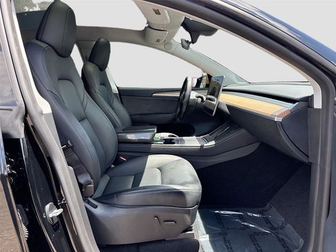 Used 2025 Tesla Model Y Long Range RWD image 28