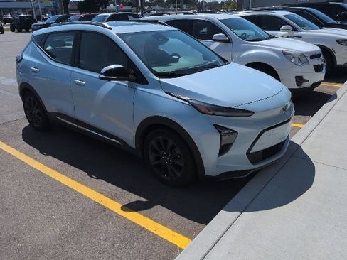 Used 2022 Chevrolet Bolt EUV Premier w/ Launch Edition FWD image 3