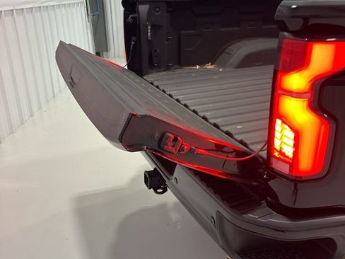Used 2025 Chevrolet Silverado 2500 High Country w/ High Country Premium Package AWD/4WD image 8