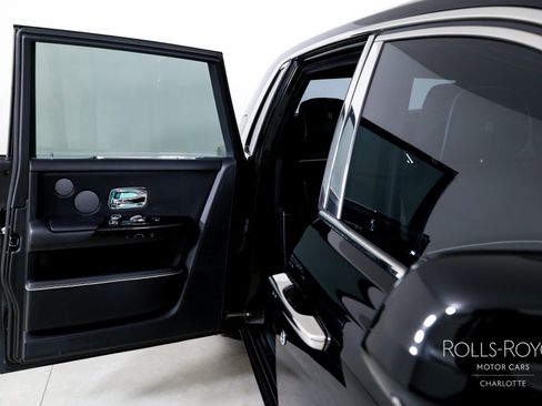 Used 2020 Rolls-Royce Phantom Sedan RWD image 28