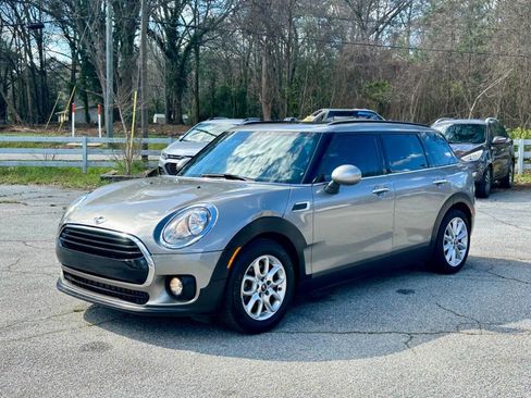 Used 2017 MINI Cooper Clubman image 3