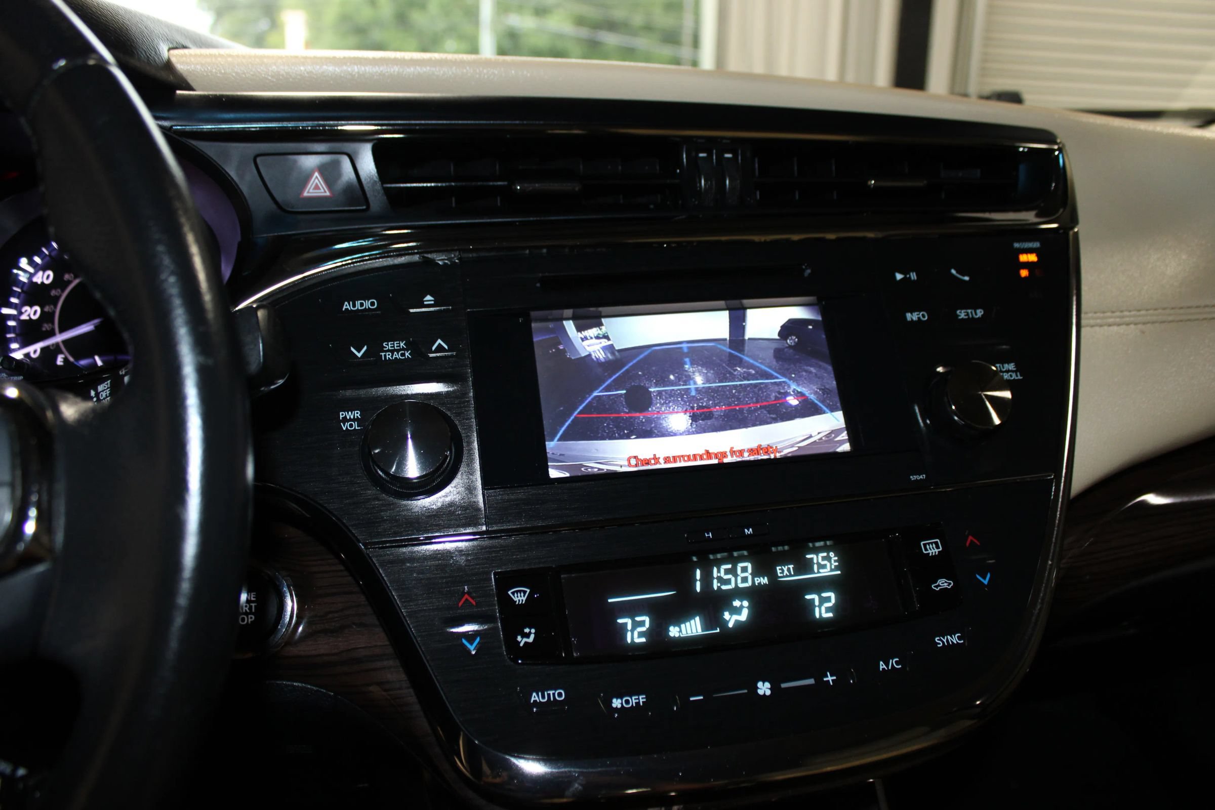 Used 2014 Toyota Avalon XLE FWD image 15
