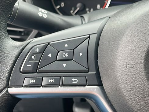 Used 2025 Nissan Altima 2.5 SV FWD image 16